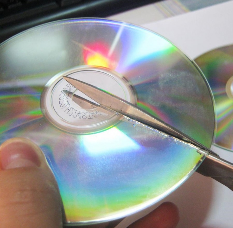 Сделано из компакт дисков. Подставка из компакт дисков. Украшения из дисков. Поделки из компакт дисков. Поделки из СД дисков.